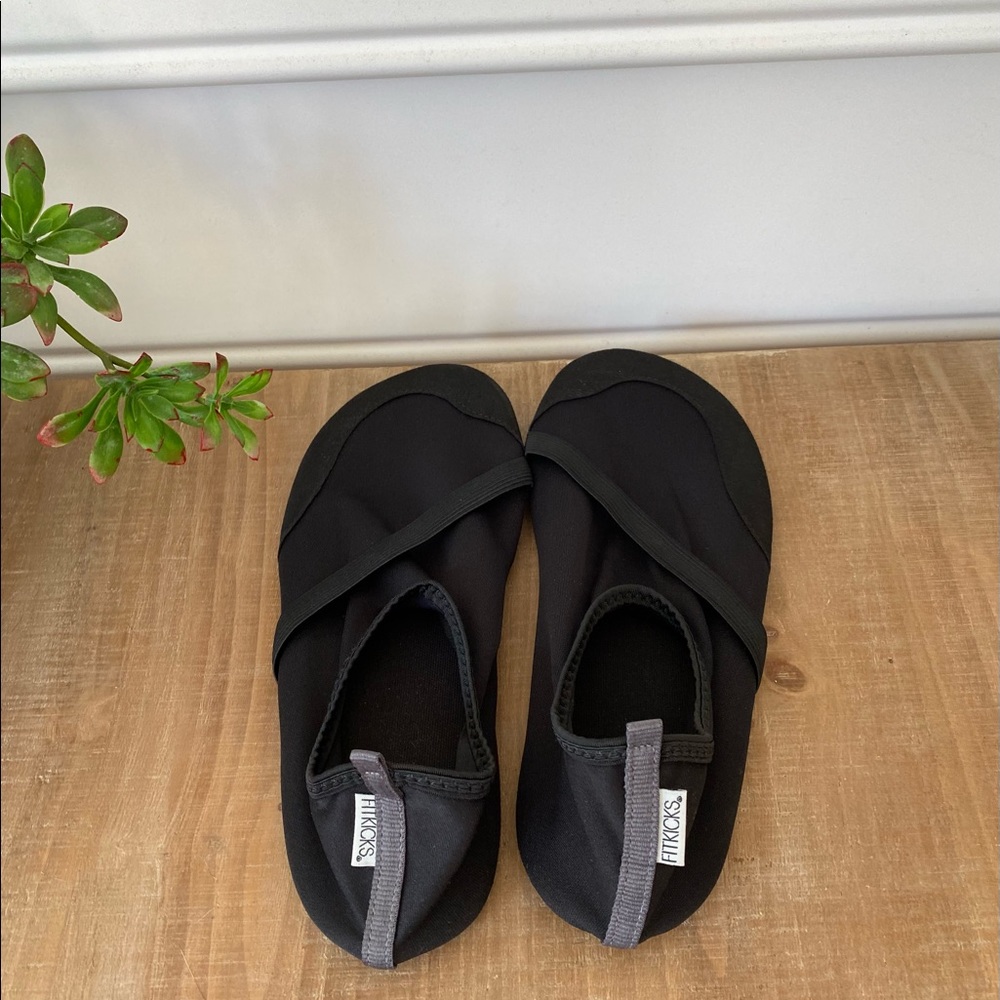 NWOT Mens Fit kicks